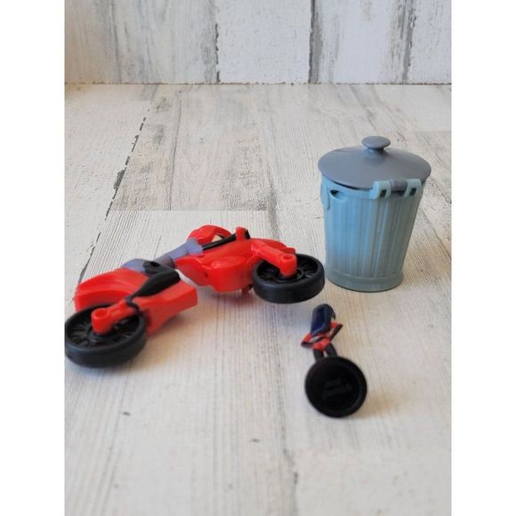 Pixar Incredibles 2 Elastigirl raccoon trash can invisagirl play set toy figure - Picture 9 of 9